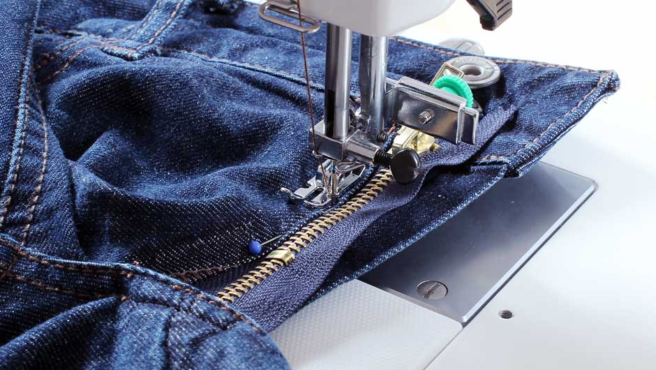 Jak wymienić zamek w spodniach jeansowych z maszyną do szycia