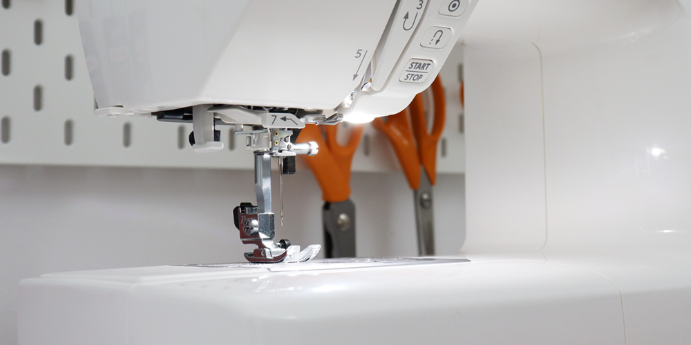 Janome 5270QDC - oświetlenie miejsca szycia