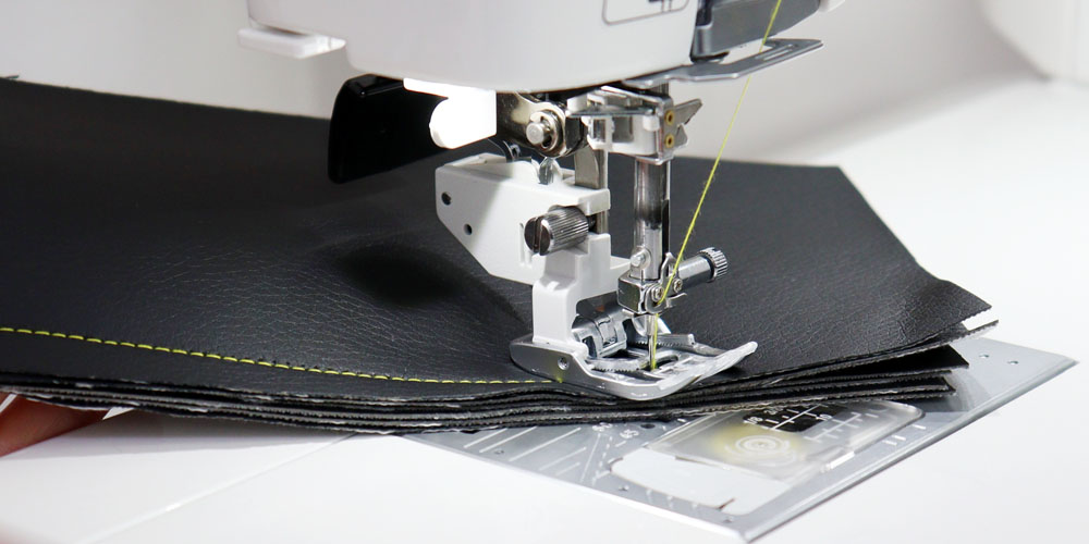 Janome MC6700P - ścieg prosty na 6 warstw ekoskóry