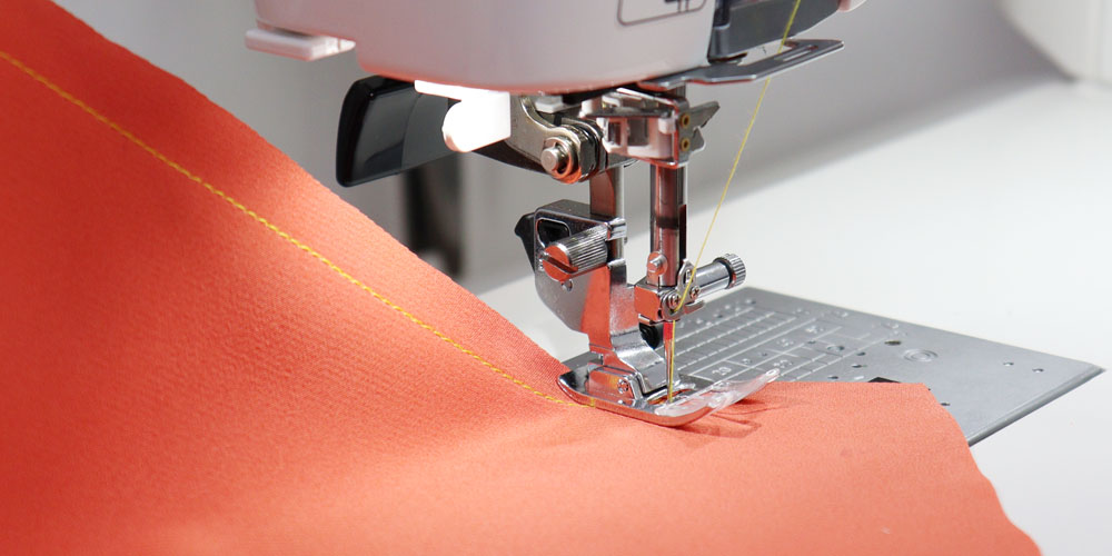 Janome MC6700P - ścieg prosty na delikatnej tkaninie