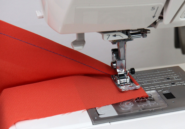 Szycie różnych materiałów maszyną Janome 5270QDC