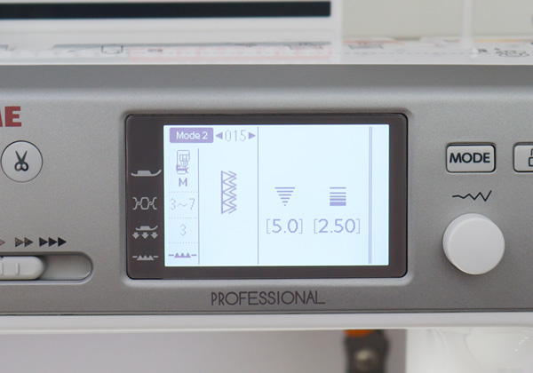 Łatwiesza obsługa maszyny Janome MC6700P, dzięki wygodnemu ekranowi