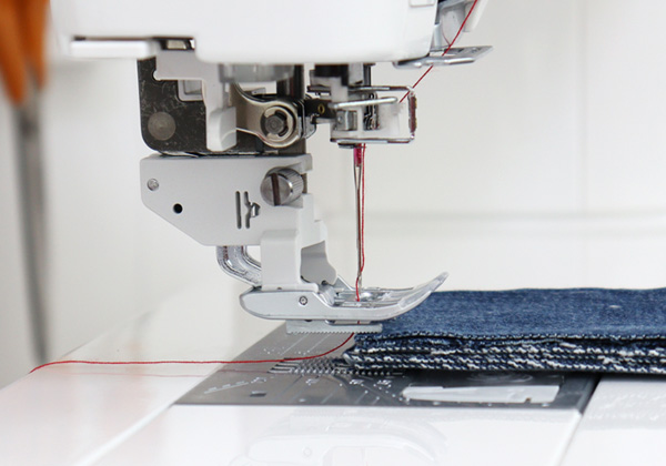 Doskonały system wbudowanego górnego transportu AcuFeed Flex 