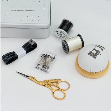 Zestaw akcesoriów krawieckich od Janome - Sewing box